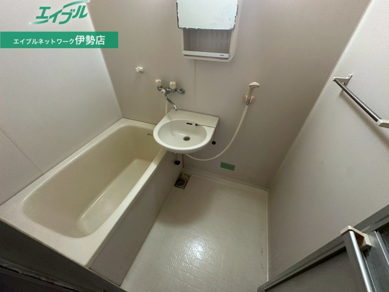 バス・シャワールーム　同物件別部屋の写真