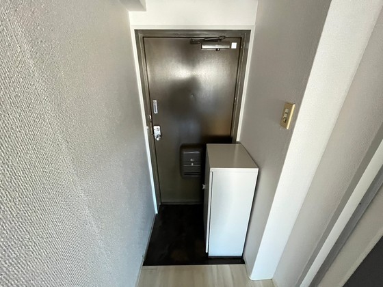 玄関　※別号室の写真となります