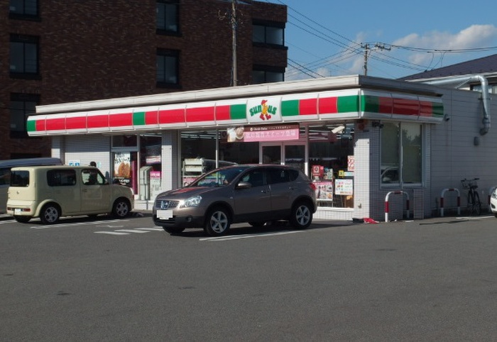 コンビニ　サークルＫサンクス（コンビニ）まで876m