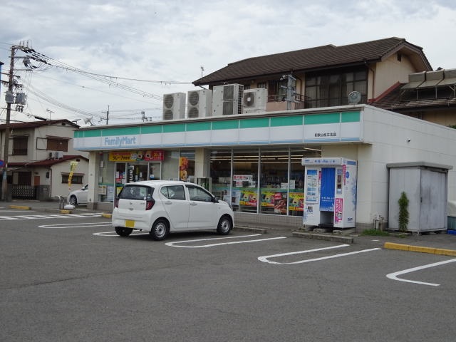 コンビニ　ファミリーマート 和歌山松江北店様（コンビニ）まで207m
