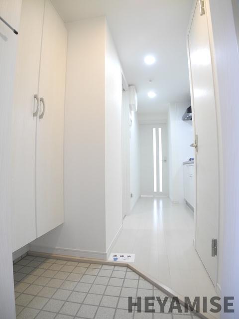 玄関　※同物件同タイプのお部屋のお写真です。