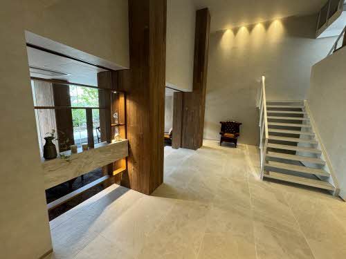 建物外観　ラウンジ