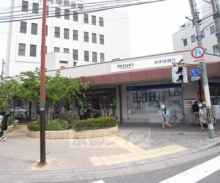 銀行　みずほ銀行 出町支店（銀行）まで500m