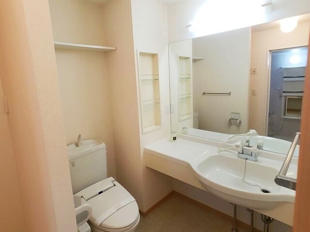 洗面設備　カウンター付き洗面化粧台