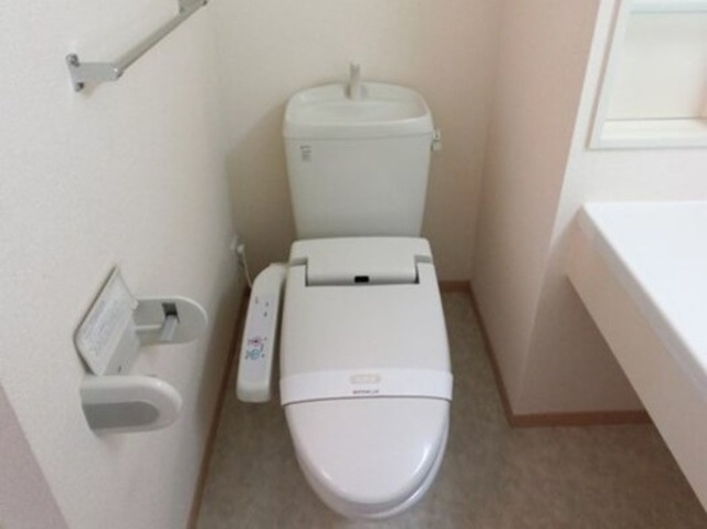 トイレ　温水洗浄暖房便座のトイレ