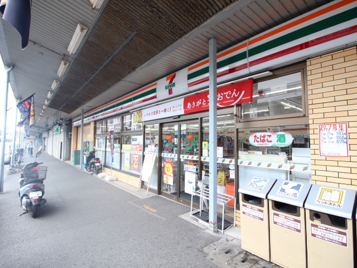 コンビニ　セブンイレブン横須賀上町店（コンビニ）まで650m