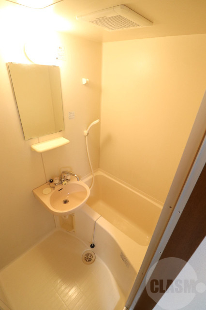 バス・シャワールーム　清潔感のあるバスルーム