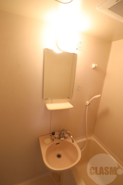 洗面設備　鏡付き洗面台