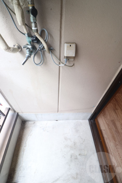 バルコニー　南向きで明るいバルコニー