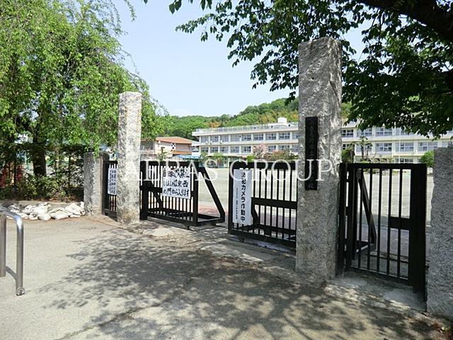 小学校　あきる野市立多西小学校（小学校）まで58m