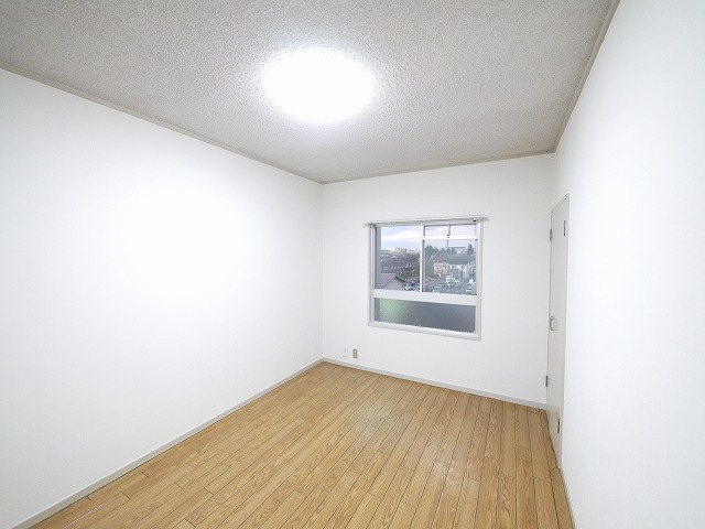 その他部屋・スペース　開放的な寝室です