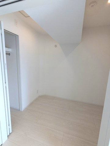 その他共有部分　2.5帖帖洋室 フロアにより、ナチュラルとホワイトの内装が選