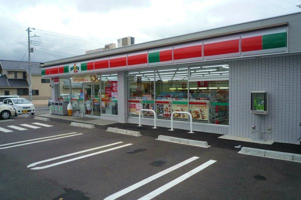 コンビニ　サンクス（コンビニ）まで700m