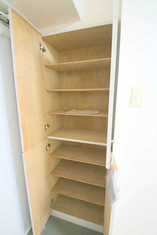 玄関　天井高のシューズBOXです。