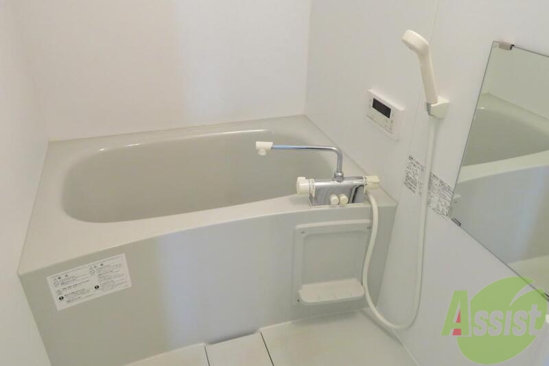 バス・シャワールーム　バスタブも広くて、足も延ばせますね。