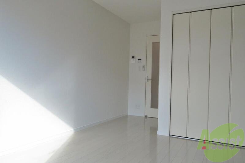 その他部屋・スペース　白ベースのお部屋は明るくて、清潔感ありますね。