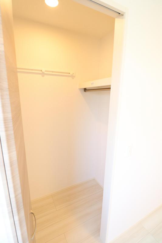 その他　ウォークインクローゼットの内部です。