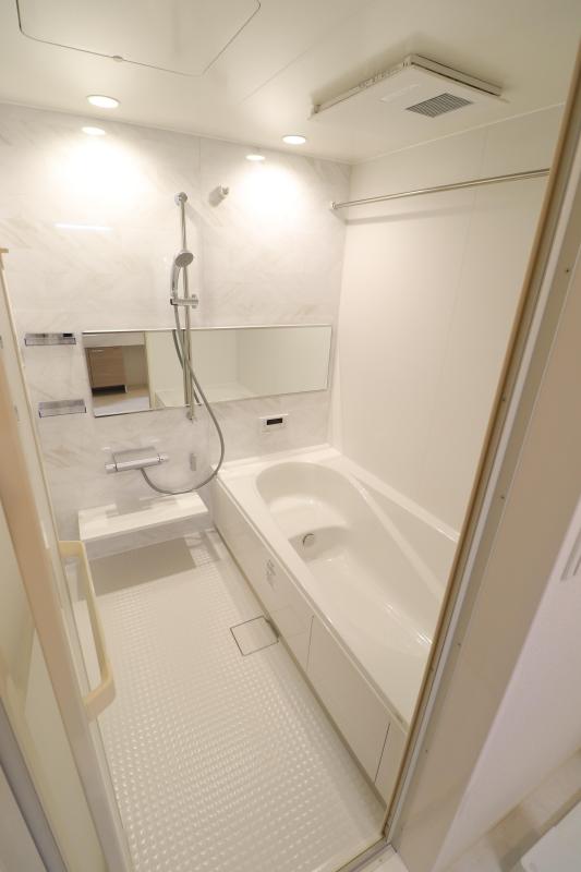 バス・シャワールーム　追い焚き機能、浴室乾燥機付きバス