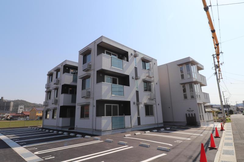 建物外観　ピアチェーレアミカ　建物外観