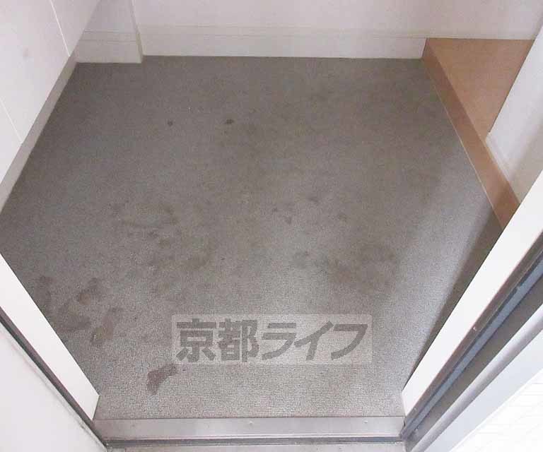 玄関　広々とした玄関です。