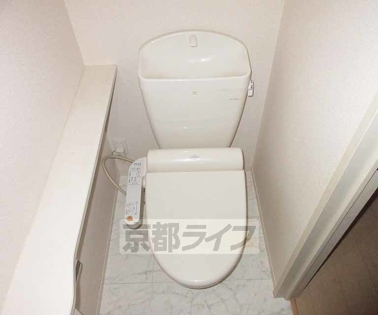 トイレ　ウォシュレット付きです。
