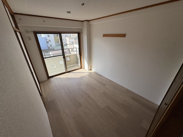 その他部屋・スペース　開放的な寝室です