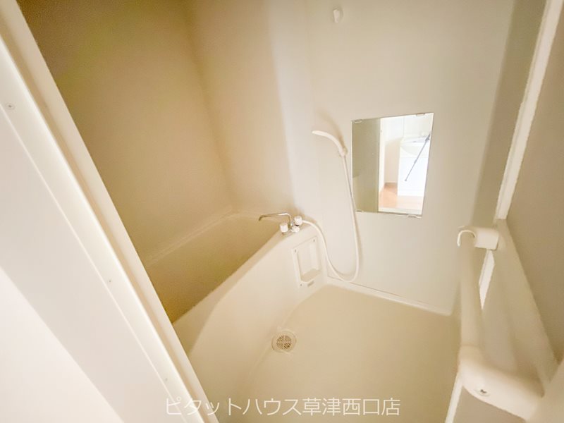 バス・シャワールーム　トイレ・浴室・洗面別の３点セパレートです