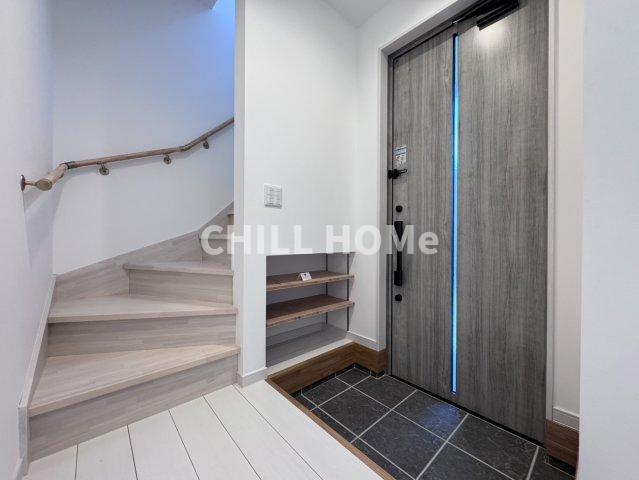 玄関　当社、チルホームのHPもご覧ください(^^)/物件情報多数♪