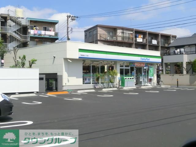 コンビニ　ファミリーマート（コンビニ）まで342m