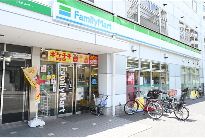 コンビニ　ファミリーマート西武東長崎駅前店（コンビニ）まで460m
