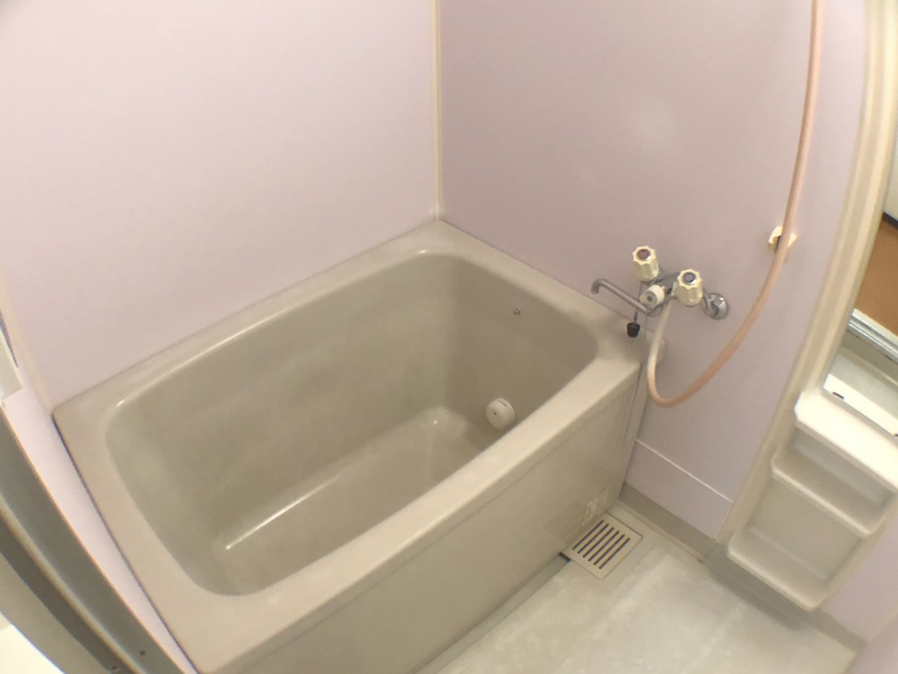 バス・シャワールーム　追い炊き機能付きで便利☆