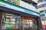 コンビニ　ファミリーマート　新宿山吹町店（コンビニ）まで65m