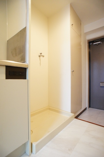 その他　洗濯機置場には防水パンを設置！水漏れも安心◎