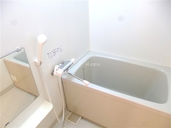 バス・シャワールーム　ゆったりとしたバスルーム