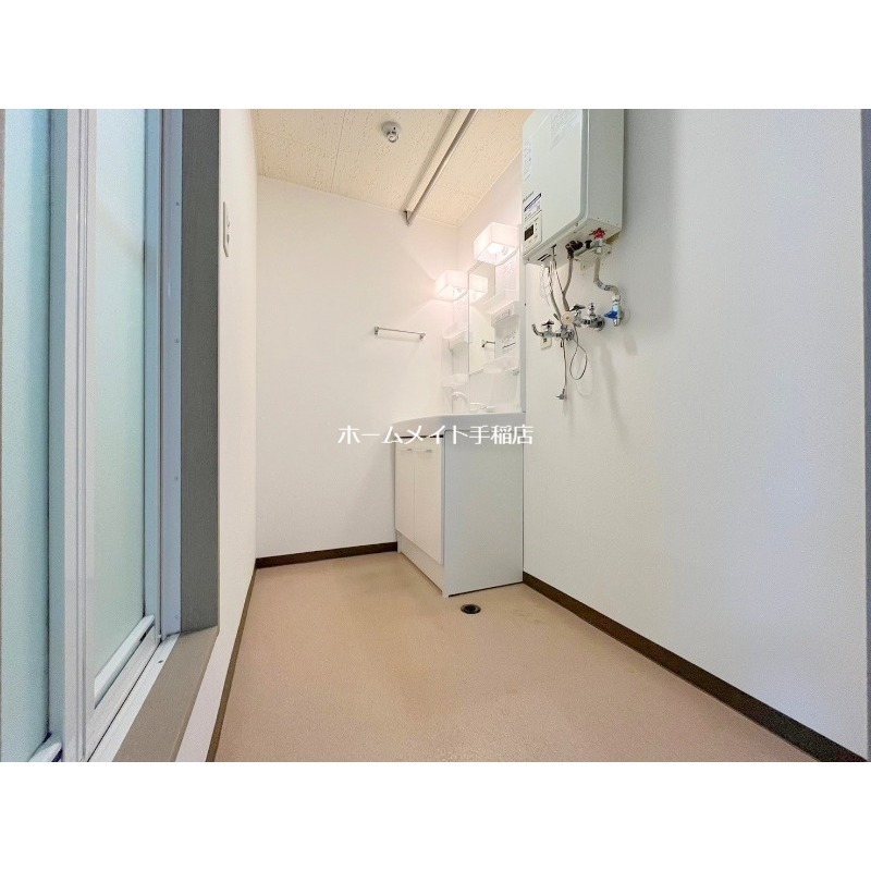 洗面設備　便利な洗面台付きでございます！