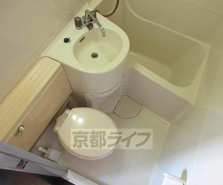 バス・シャワールーム　３点ユニットバスです