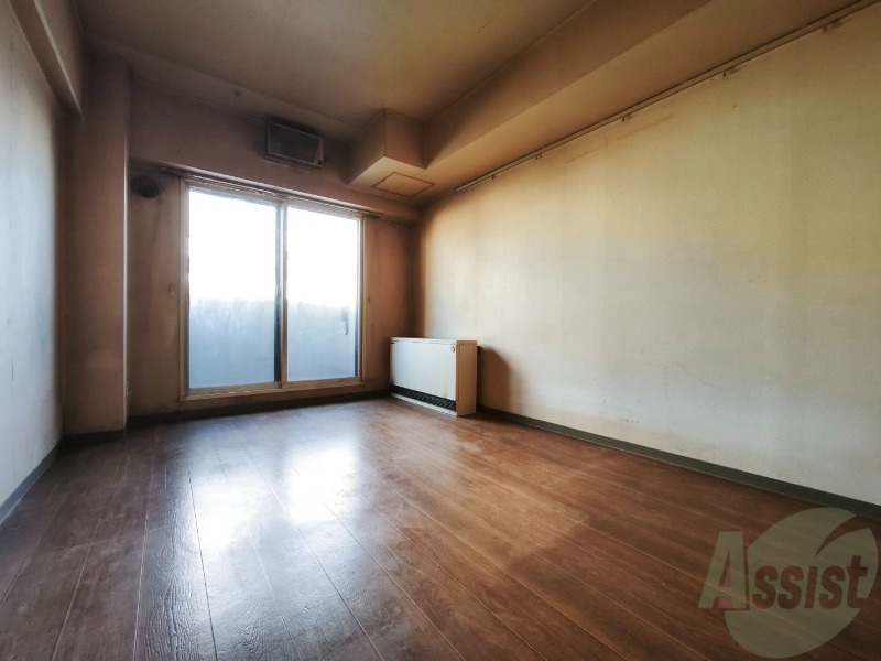 その他部屋・スペース　別の角度から洋室を撮影しました。落ち着きのある空間です。