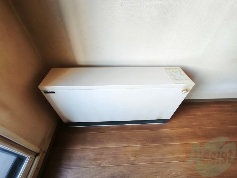 その他設備　電気暖房です。冬場の寒い日でも安心ですね～