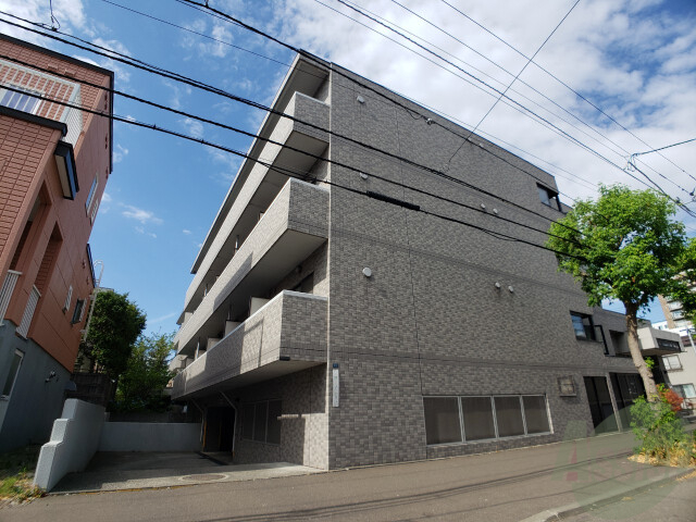 建物外観　札幌市北区北２３条西「メゾンドヴィレ北２３条」