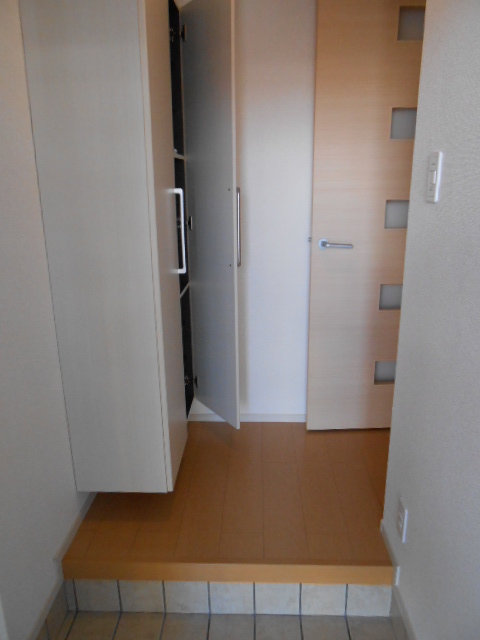 玄関　天井高シューズクローゼット完備