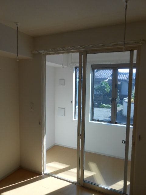 バルコニー　南面サンルーム（２．２畳）・照明設備あり