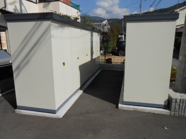 その他設備　各戸個別の屋外物置完備（冬用タイヤ等収納可能）