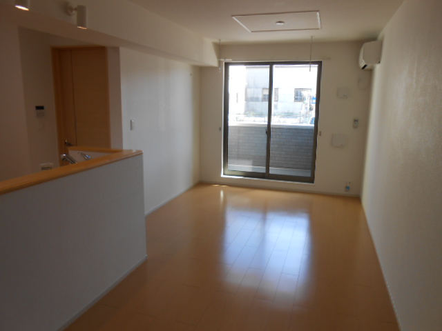 居室・リビング　南面リビング（エアコン完備)・屋内物干し設備装備