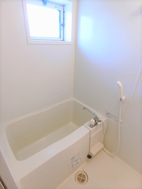 バス・シャワールーム　写真は同建物の別部屋を参考に掲載しております。