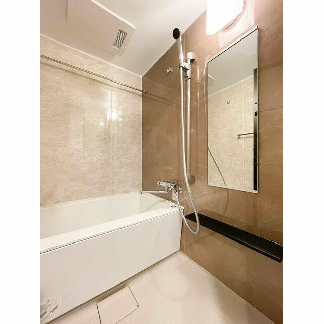 バス・シャワールーム　落ち着いた空間のお風呂です