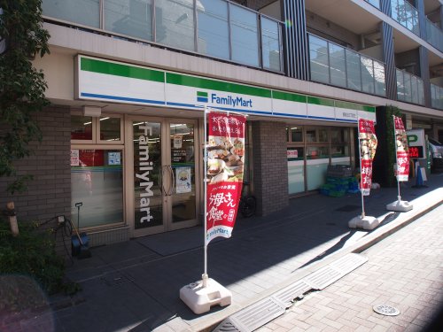 コンビニ　ファミリーマート 西荻北三丁目店（コンビニ）まで247m