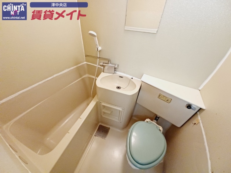 バス・シャワールーム　同型反転タイプのお写真です