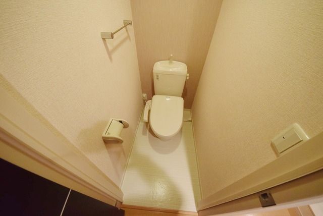 トイレ　温水洗浄機能付暖房便座