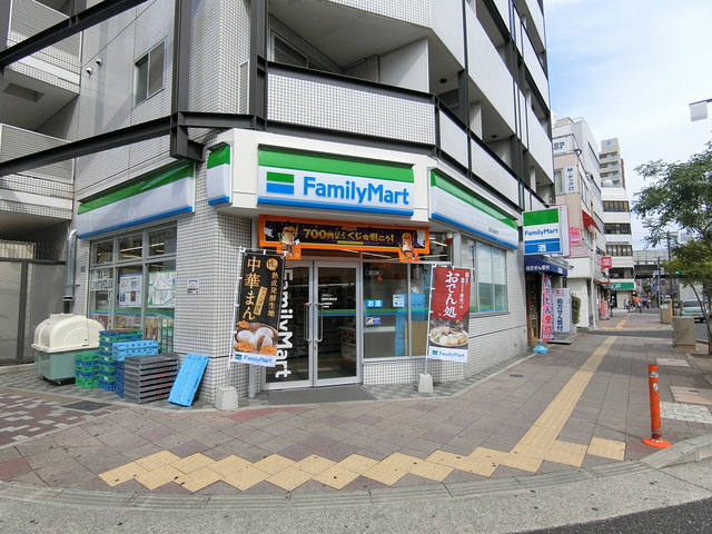 コンビニ　ファミリーマート西明石駅前店（コンビニ）まで285m