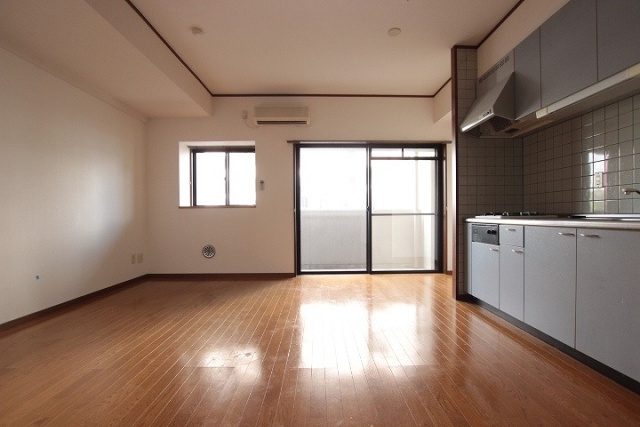 居室・リビング　同物件別号室